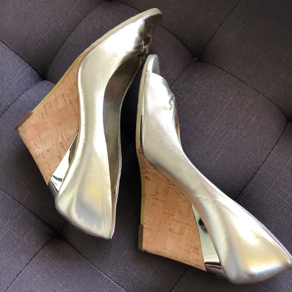 COPY - GUCCI METALLIC LEATHER WEDGES - Size 6 - Picture 4 of 6